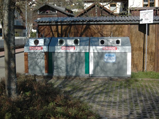 Container Standplatz Schulparkplatz